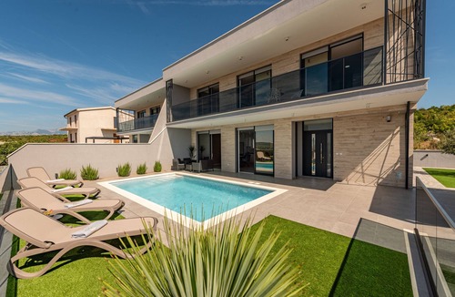 Maslenica Villa | Villa Solina ZadarVillas