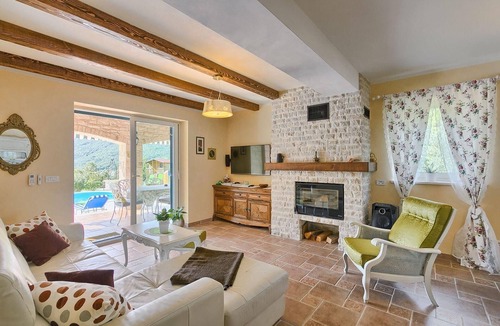 Golovik House | Villa Stonegate
