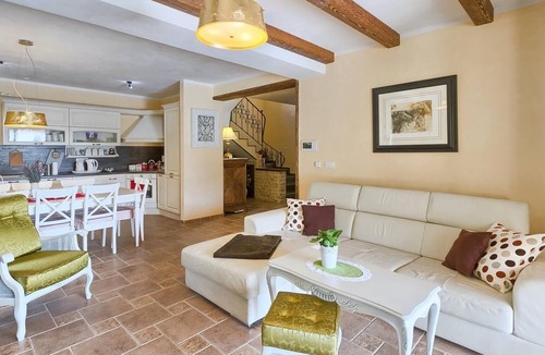 Golovik House | Villa Stonegate
