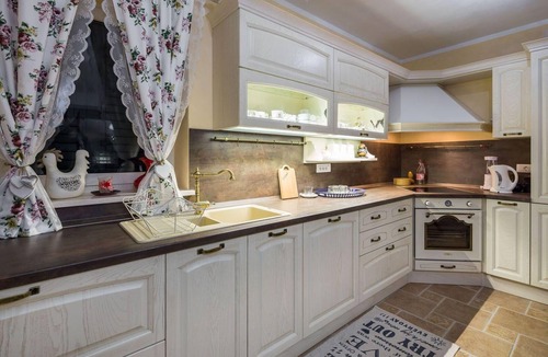 Golovik House | Villa Stonegate