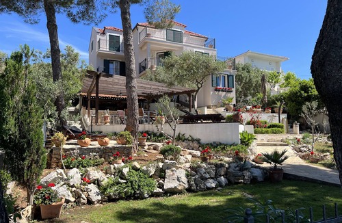 Okrug Gornji Villa | Villa Strmo - Trogir-Ciovo-waterfront villa, hot tub, boat, summer kitchen.