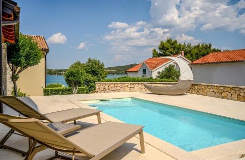 Betina Villa | Villa T