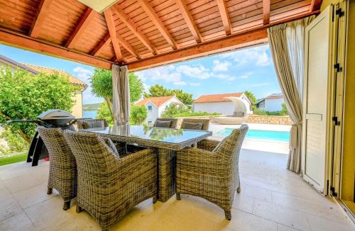 Betina Villa | Villa T