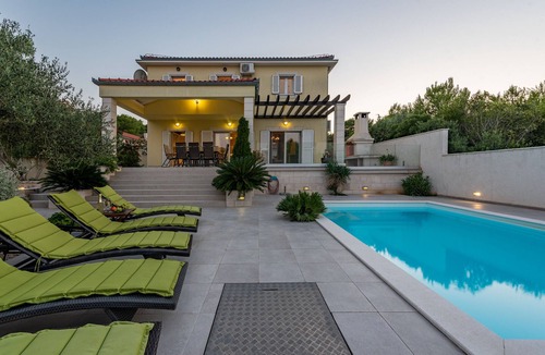 Kukljica Villa | Villa Tatijana, only 30 m from the beach, island getaway, private pool, privacy provided