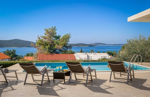 Zaboric Villa | Villa Tela with Swimming Pool