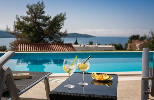 Zaboric Villa | Villa Tela with Swimming Pool
