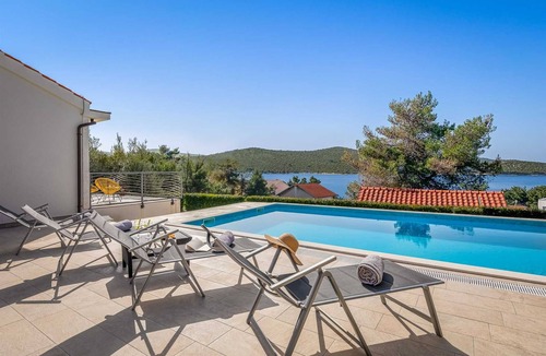 Zaboric Villa | Villa Tela with Swimming Pool
