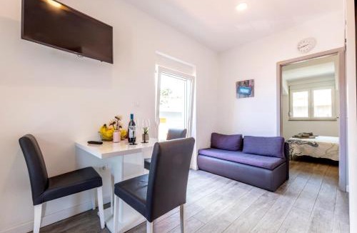 Jesenice Apartment | Villa Tomaš - Sea View Apartments