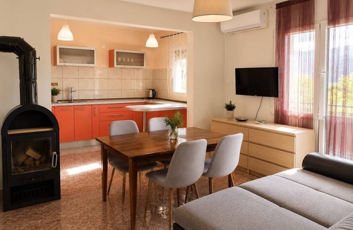 Zagvozd Apartment | Villa Toma Zagvozd with a pool - Apartment Maslina