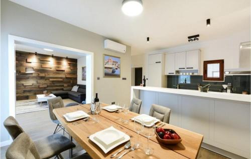 Lovinac House | Villa Tona