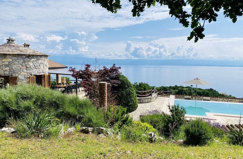 Sveta Jelena Villa | Villa Tramontana - Stone villa with pool & sea views just a few minutes' drive from the beach