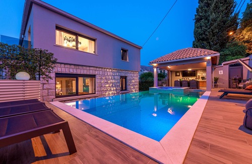 Lapad Villa | Villa Vikor with large private swimming pool and jacuzzi.