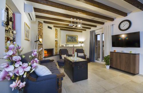 Central Dalmatia Villa | Villa Vision with Heated Pool & Jacuzzi in Sestanovac