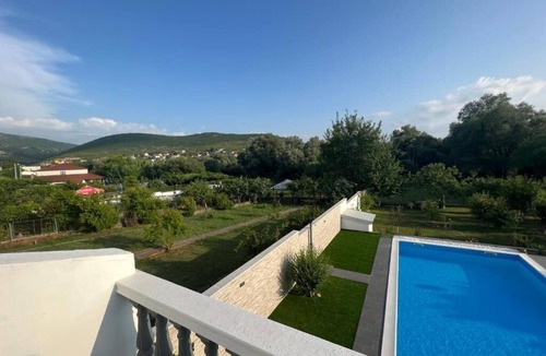 Mostar House | Villa with a pool beside the river Buna