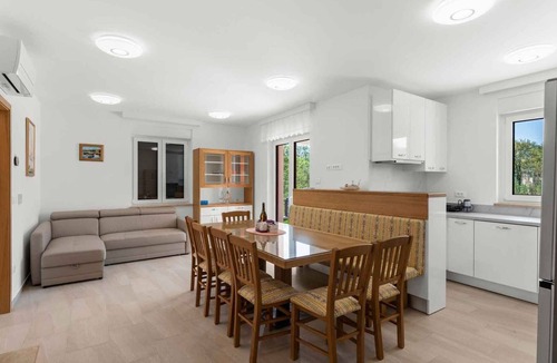 Karigador Villa | Villa with air conditioning and outdoor pool