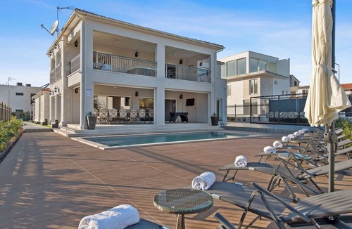 Vodice Villa | Villa with great facilities, sea views, pool and jacuzzi