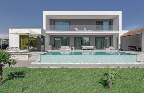 Stokovci House | Villa with large infinity pool - free charging station