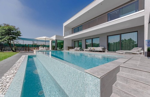 Stokovci House | Villa with large infinity pool - free charging station