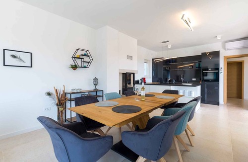 Kastelir Villa | Villa with pool and air conditioning