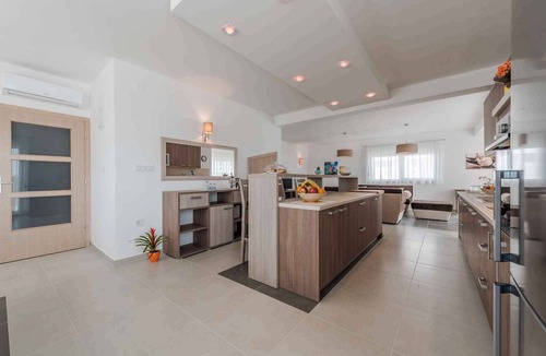 Debeljak Villa | Villa with pool and air conditioning