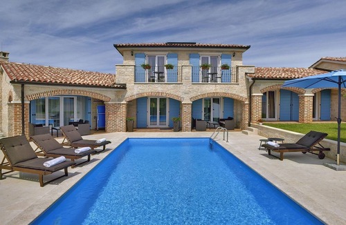 Medulin Cabin | Villa with pool for up to 10 people close to the beach located in Medulin