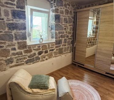Zrnovnica Villa | Villa with stunning Mountain Views and Authentic Croatian Stone House near Split and Sea