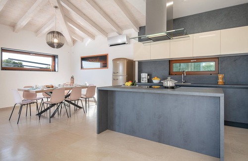Peroj House | Villa with swimming pool, 500 m from the sea, TOP LOCATION, barbecue, washing machine, dishwasher