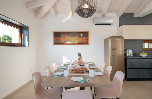 Peroj House | Villa with swimming pool, 500 m from the sea, TOP LOCATION, barbecue, washing machine, dishwasher