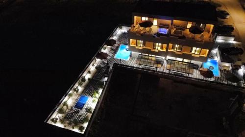 Srima Apartment | VillaELIAS - heated pool - jacuzzi-10 persons-boat tours - Luxury