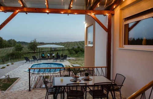 Gornji Mihaljevec House | Vinewood - Saltwater Pool, Jacuzzi and Stunning Vineyard View