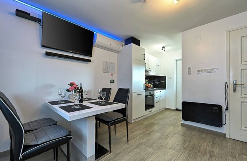 Veliko Trgovisce House | Vineyard home with view, jacuzzi and sauna for complete relaxation