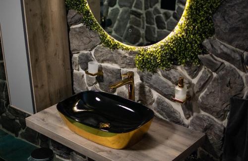 Vinica House | Vineyard View by Golden Pinpoint