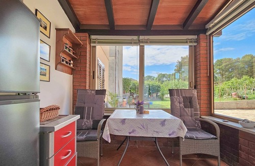 Karigador Apartment | Vintage flat just 60 metres from the beach with private parking, terrace, barbecue
