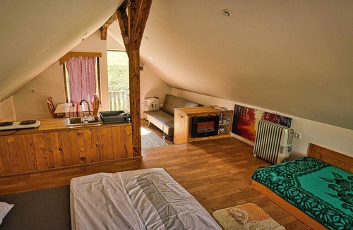Ivancna Gorica Cottage | Visnja Gora Meadow Hideaway with Terrace - One Bedroom Cottage with Terrace