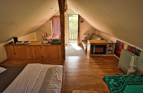 Ivancna Gorica Cottage | Visnja Gora Meadow Hideaway with Terrace - One Bedroom Cottage with Terrace