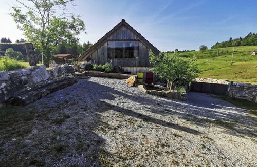 Ivancna Gorica Cottage | Visnja Gora Meadow Hideaway with Terrace - One Bedroom Cottage with Terrace
