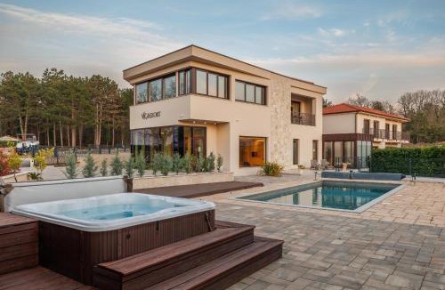 Klimno Apartment | VSG Resort - Indoor & Outdoor Pools, Sauna, 200m to Beach