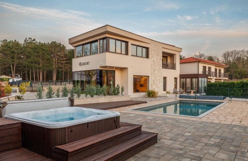 Klimno Apartment | VSG Resort - Indoor & Outdoor Pools, Sauna, 200m to Beach