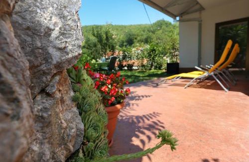 Trilj Villa | Waterfall House Getaway