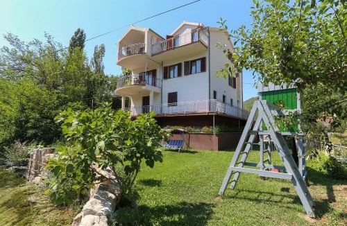 Trilj Villa | Waterfall House Getaway