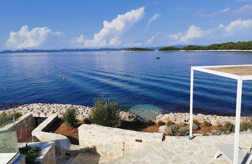 Zdrelac Villa | Welcome to the stunning Villa on the coast of the beautiful island of Pašman!