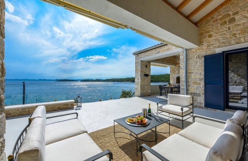 Zdrelac Villa | Welcome to the stunning Villa on the coast of the beautiful island of Pašman!