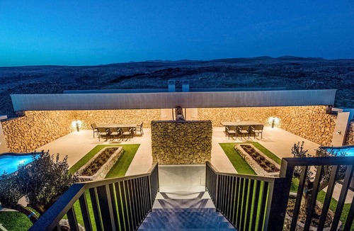 Vidalici Apartment | Welcome to this modern and luxurious vacation apartment on the island of Pag.