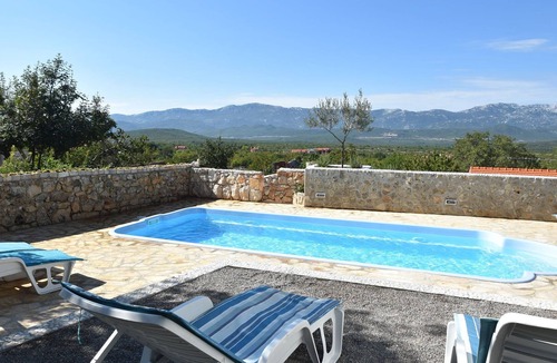 Trilj House | Welcoming Holiday Home in Ugljane with Swimming Pool
