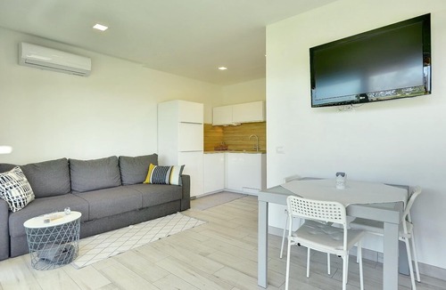 Valbandon House | Well-kept vacation home with modern equipment, parking, air conditioning, WLAN - pets are also welcome
