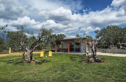 Valbandon House | Well-kept vacation home with modern equipment, parking, air conditioning, WLAN - pets are also welcome