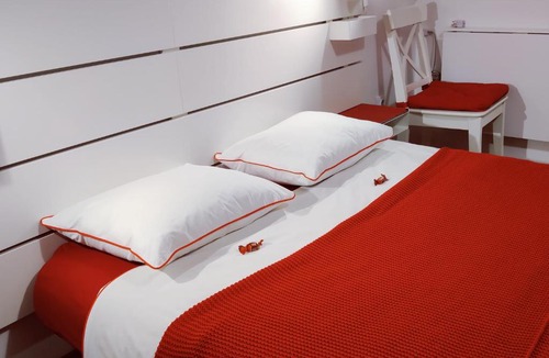 Popesti-Leordeni Apartment | WhiteHouse