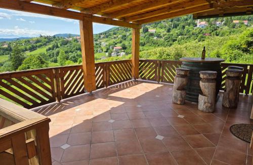Breznik Plesivicki Ski Chalet | Wine Panorama house