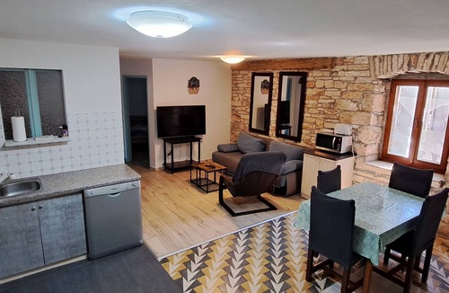 Muntic Apartment | Wohnung "Eti and Mia 3" mit Pool by Interhome