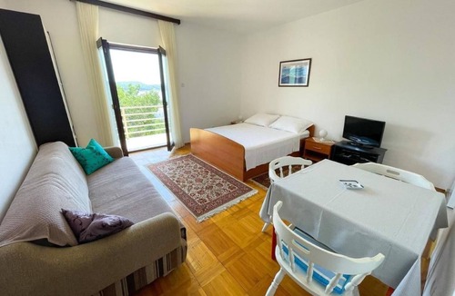 Smrika Apartment | Wohnung in Šmrika mit Grill und Terrasse by Interhome